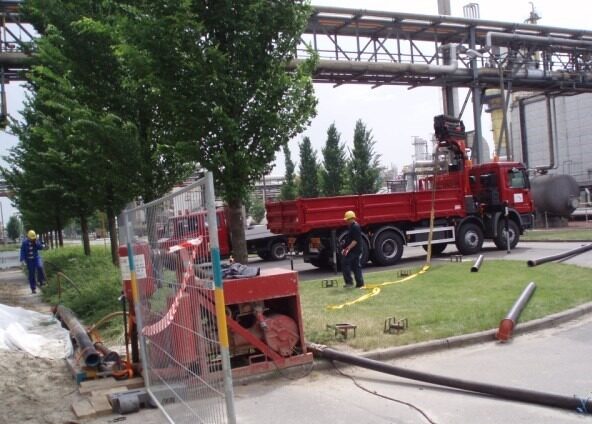 foto vrachtwagenchauffeur aan het lossen